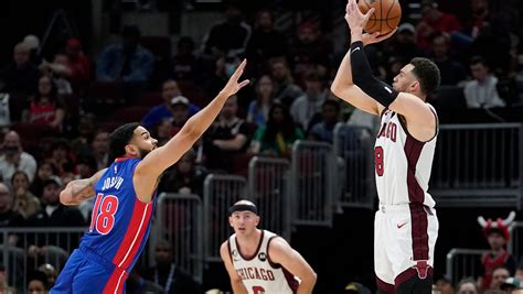 LaVine, DeRozan put Bulls over Pistons; play-in game next